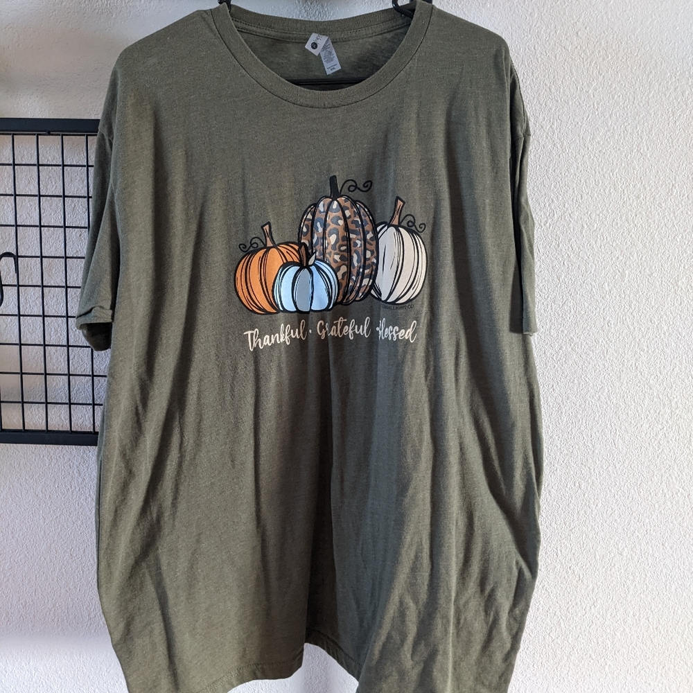 Next Level Apparel Green Tshitt with Pumpkins XXL